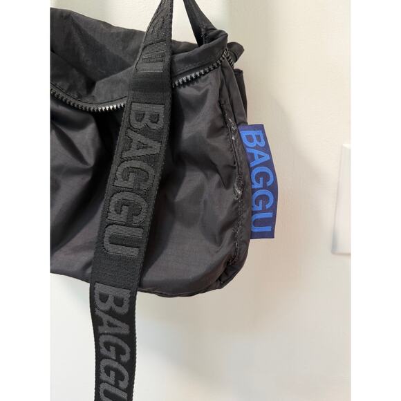 Baggu Medium Cargo Crossbody - Picture 4 of 5